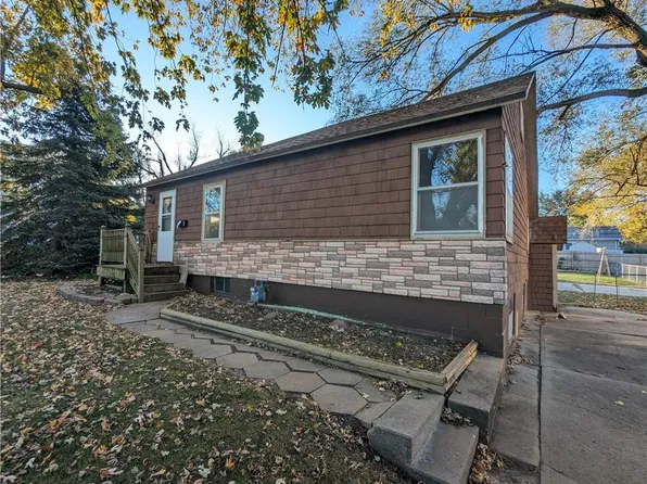 301 Iowa St, Hiawatha, KS 66434