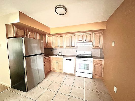 4th image of 15 Park St Floor 2