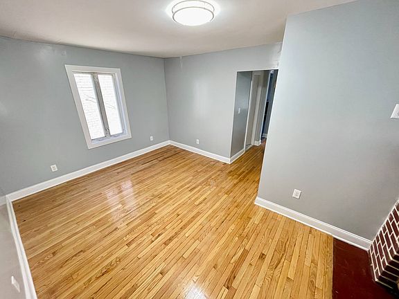 2nd image of 2113 Quimby Ave #1F