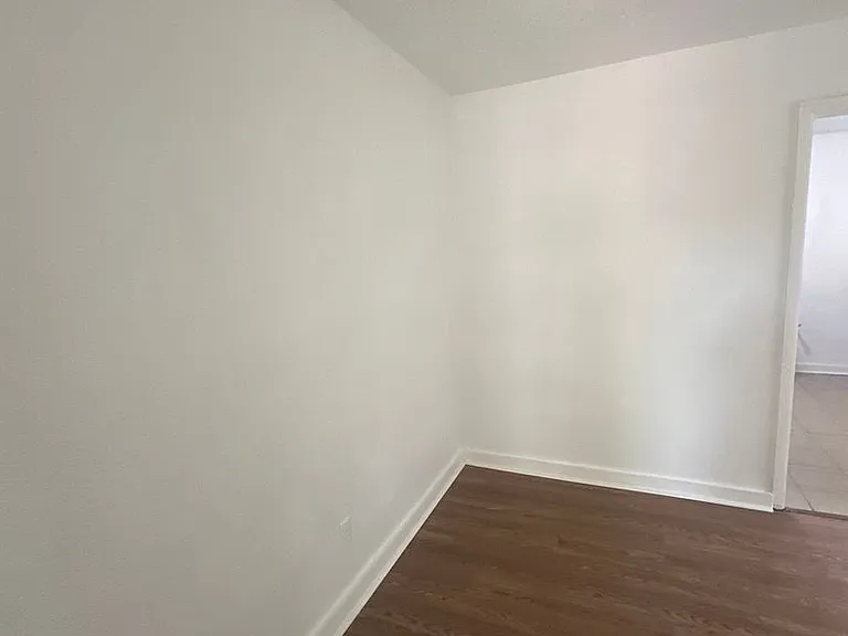 1344-1346 Hyde Pk Blvd — Photo 5