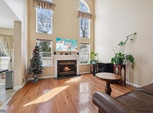 14 Knox Ct, Basking Ridge, NJ 07920