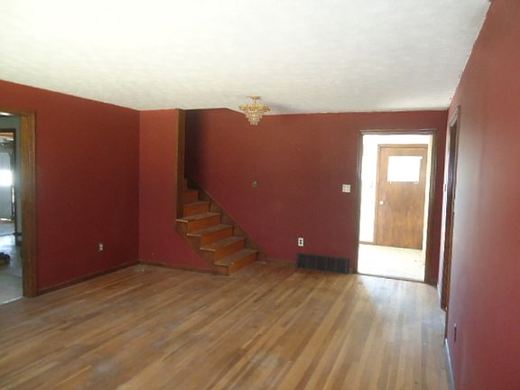4th image of 85 Gibson Ct