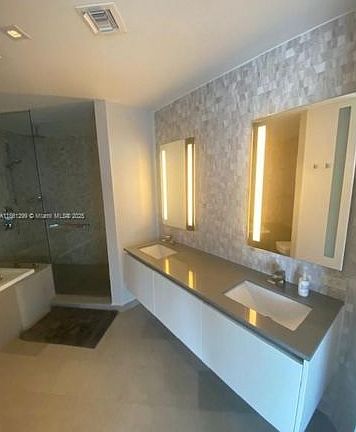 3rd image of 68 SE 6th St APT 2911
