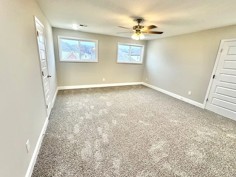 568 Rosalie Woods Dr — Photo 13