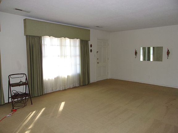 3rd image of 223 Rose Street