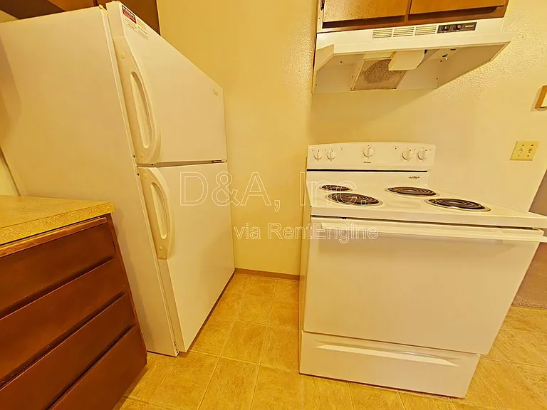 112 NE Conifer Blvd #8 — Photo 4