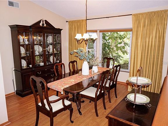 3rd image of 19 Pinewood Cir