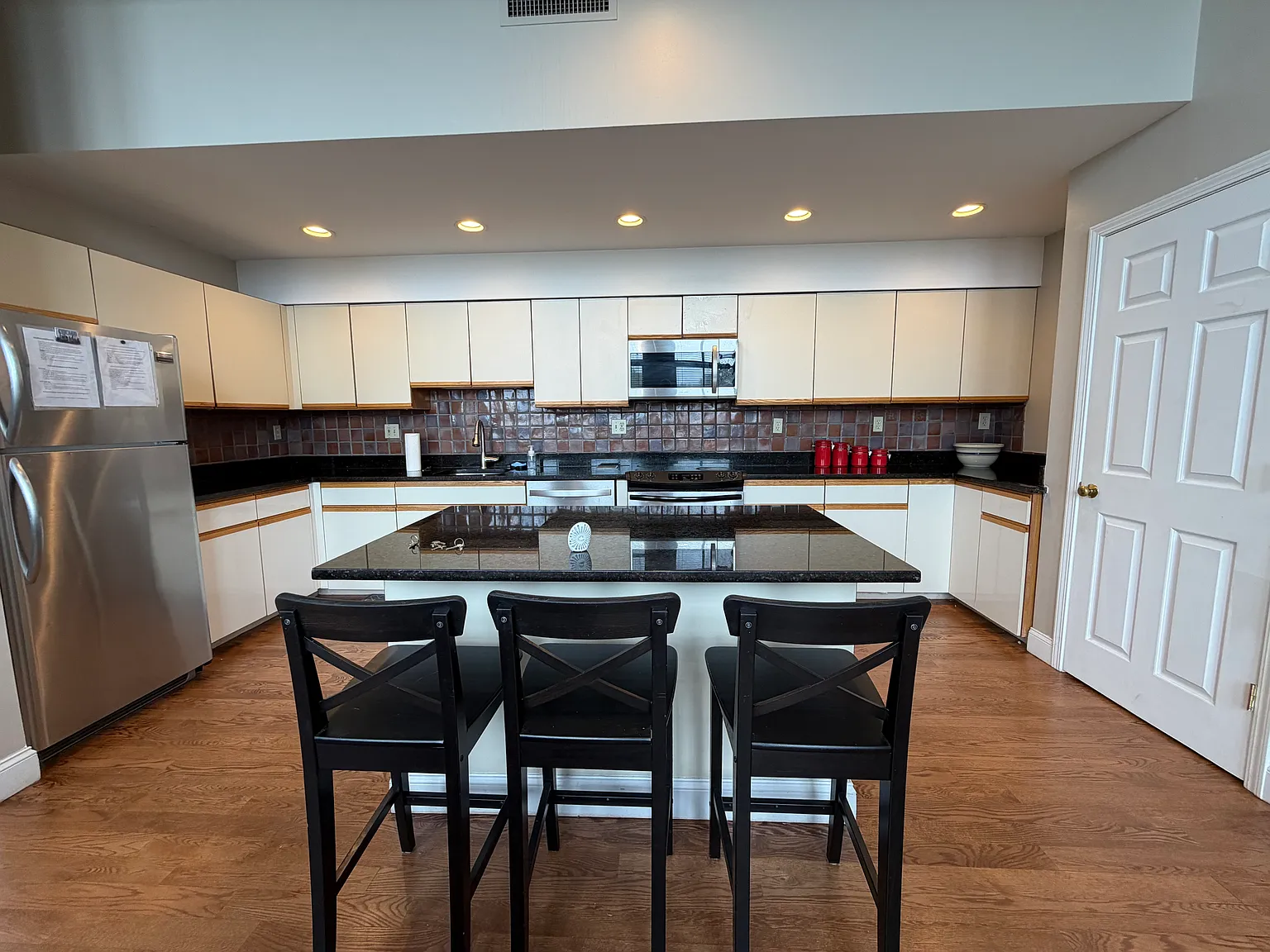 4 bed, 1700 sqft, $1,250 — Photo 3