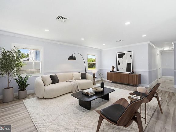 2nd image of 10 Midfield Ln