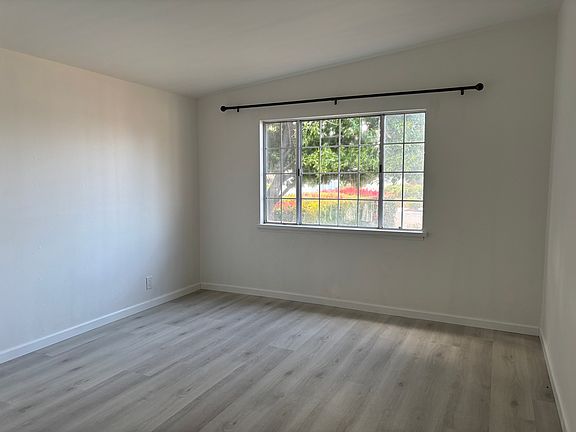 3rd image of 718 San Tomas St