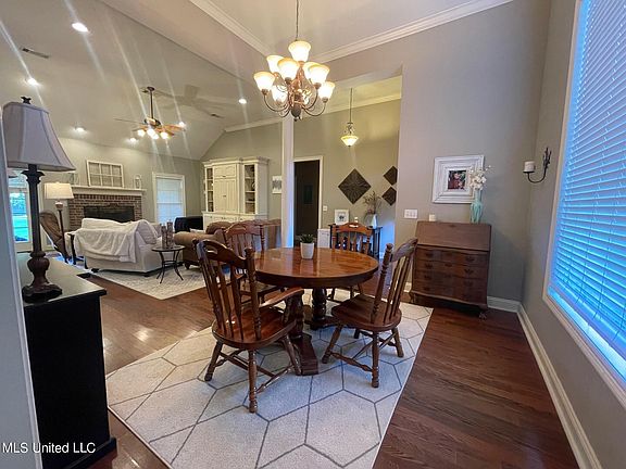 4th image of 101 Cedar Green Dr