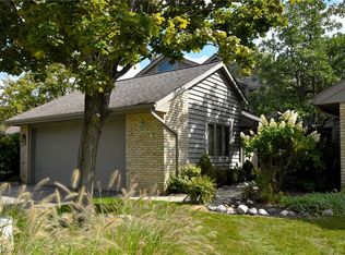 3 Deerfield Ln, Beachwood, OH
