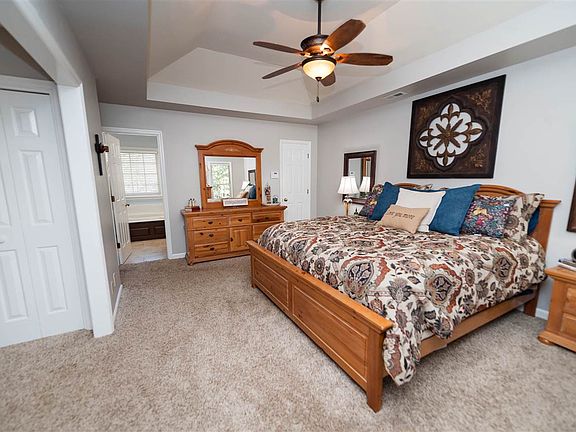 3rd image of 165 Woodridge Dr