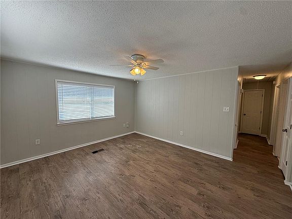 3rd image of 310 Alpine St