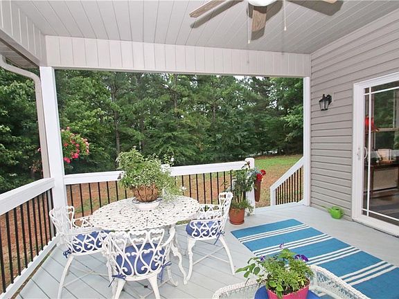 2nd image of 17 Dornoch Ln