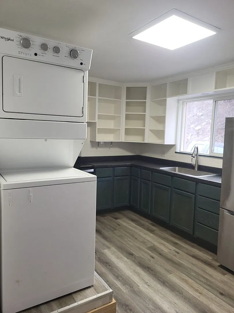 244 Westwood Duplex — Photo 3