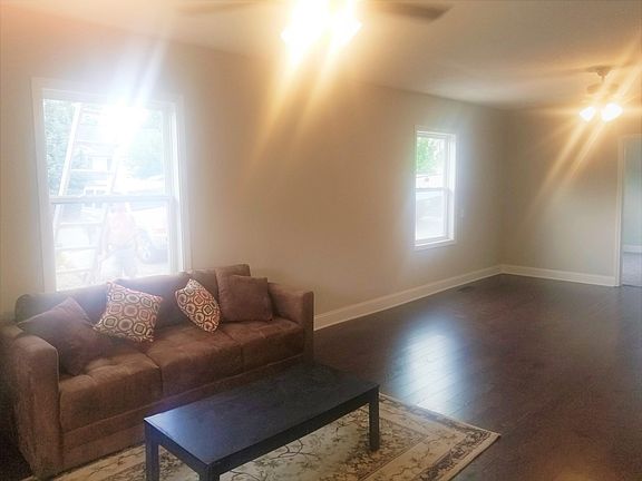 5th image of 813 Centeroak Dr