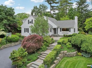 100 Crest Rd, Ridgewood, NJ 07450