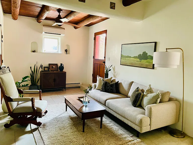 405 Salazar Pl — Photo 1