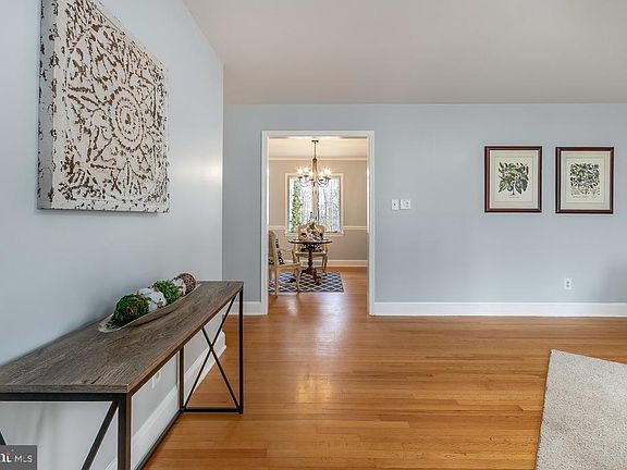 5th image of 320 Tulip Pl