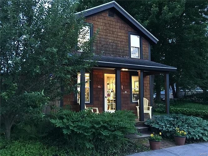 1st image of 107 Thompson St