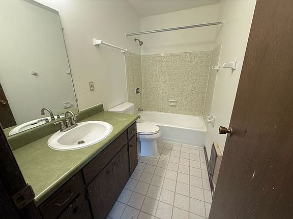 5th image of 201 Maple Ave APT 10