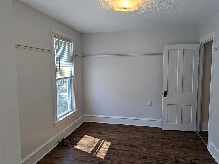 740 Park Ave — Photo 17