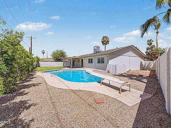 4th image of 1421 N MCALLISTER Avenue