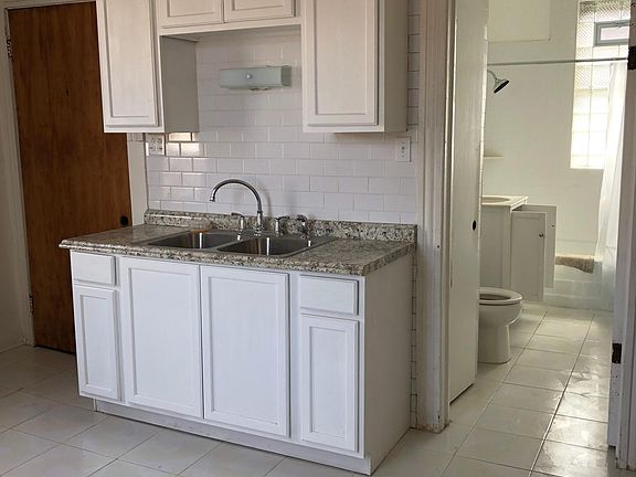 4th image of 512 E North Ave