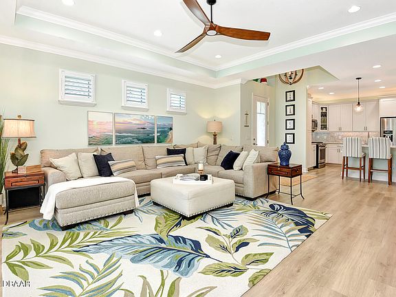 4th image of 693 Margaritaville Ave