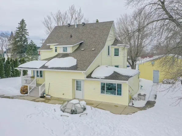 305 E Lake St, Parkers Prairie, MN 56361
