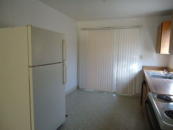 5th image of 240 Holly St APT 14