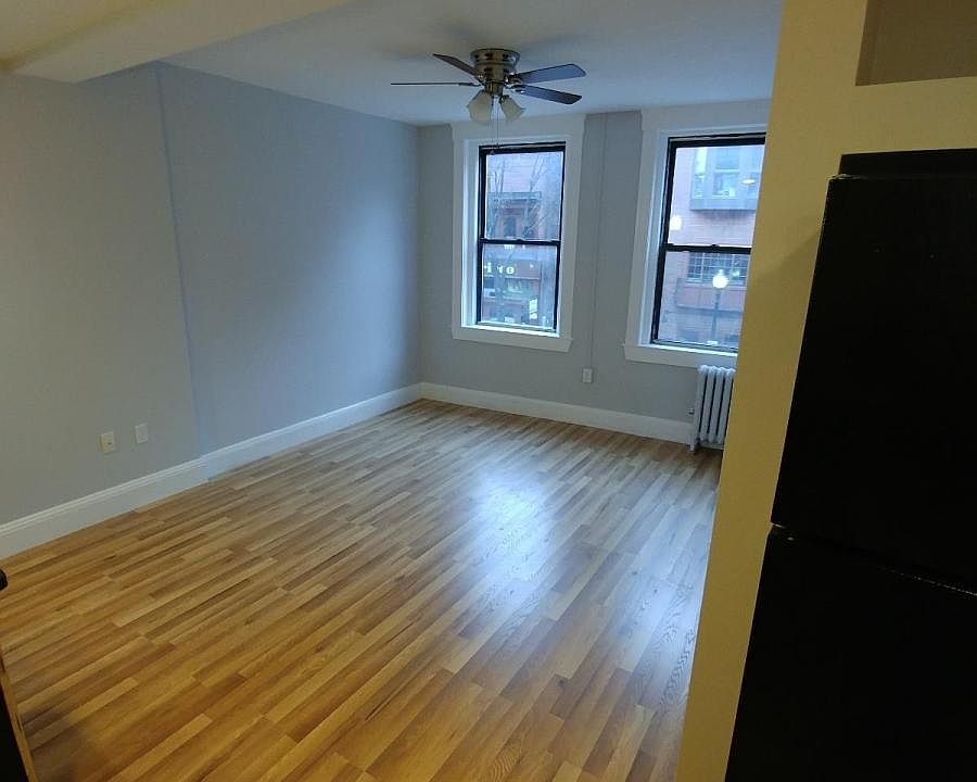 2nd image of 224 Hanover St #I2e