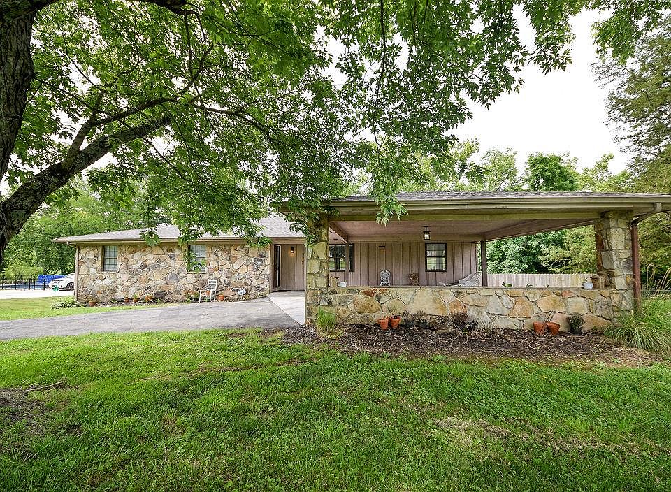 1st image of 2885 Rolling Hills Dr NW