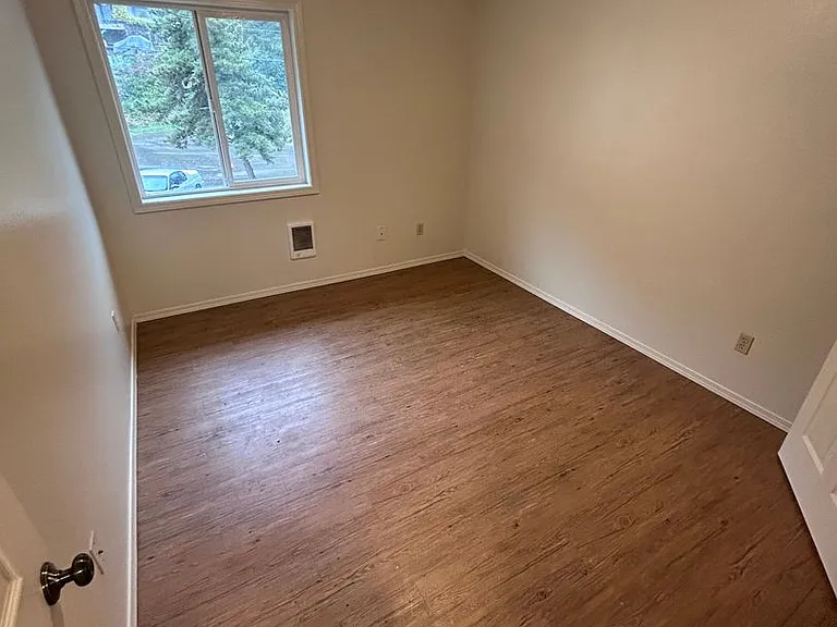 795 Elm Ave — Photo 11