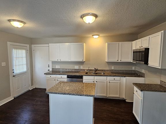 5th image of 627 Remington Heights Dr