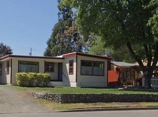 1111 Acacia Ln, Grants Pass, OR