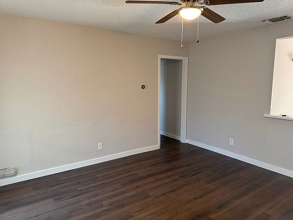 3rd image of 624 Marilyn Dr