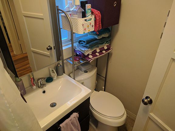 2nd image of 10867 Kling St