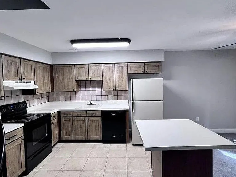 60 Summit Ct — Photo 7