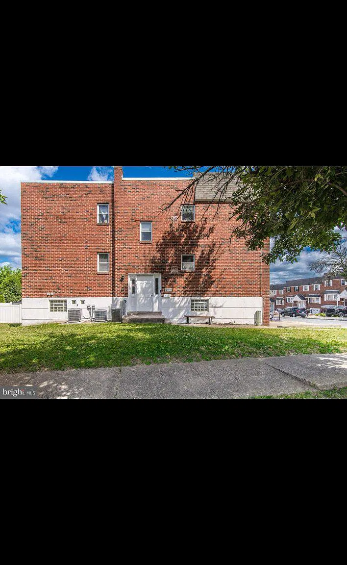 2 bed, 1.0 bath, 960 sqft, $1,700 — Photo 3