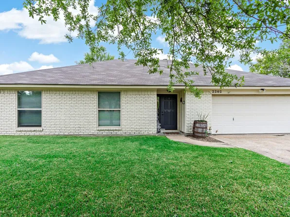 2202 Autumn Oak Ln, Orange, TX 77632