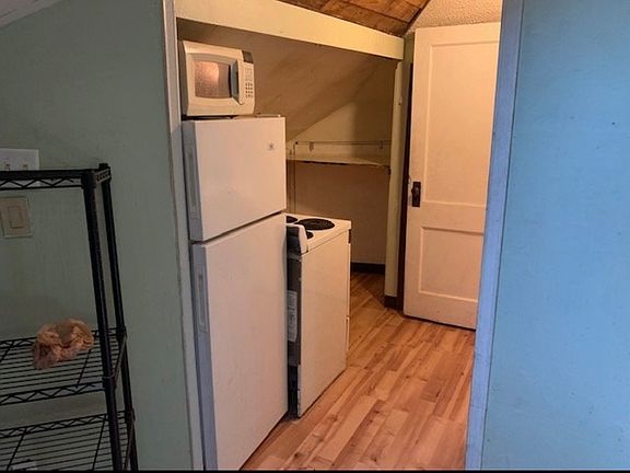 2nd image of 425 Park Ave #B