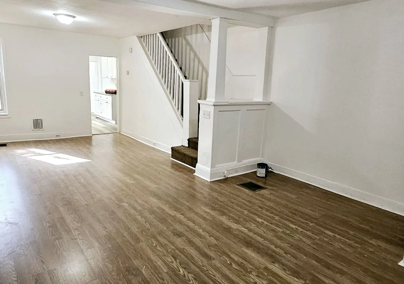 Large! Newly Remodeled 4 Bedroom Home 4 A Steal — Photo 2