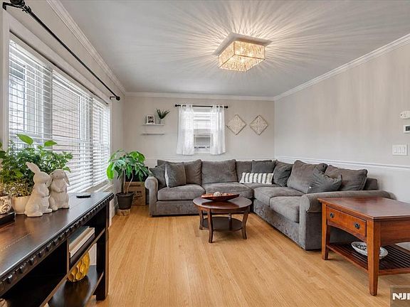 5th image of 18-20 N 8th St
