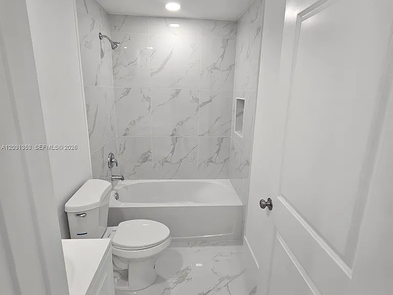 1901 W 11th St — Photo 7