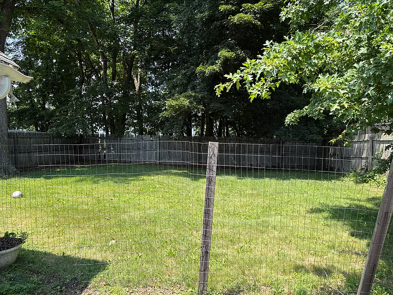 9 Royal Ave — Photo 17
