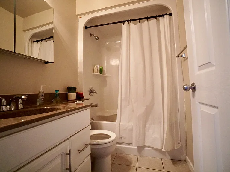 2495 King Edward St — Photo 3