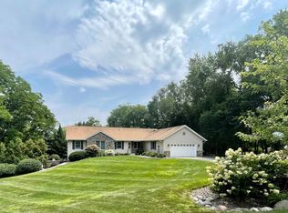 6262 N Lochwood Dr, Janesville, WI 53545