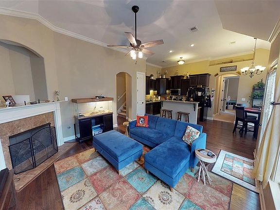 4th image of 2703 Plum Creek Dr